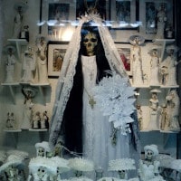 Santa muerte vestida de novia